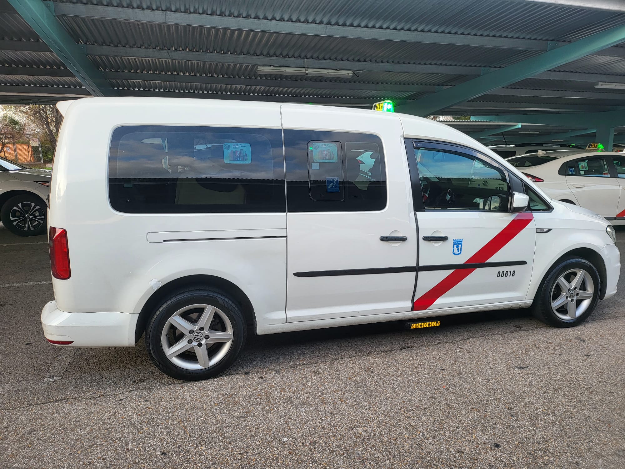 Monovolumen taxi Madrid traslado aeropuerto