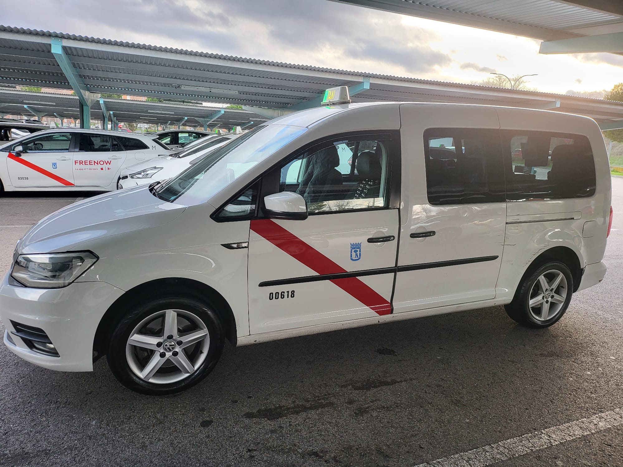 Monovolumen taxi traslado Aeropuerto Madrid Barajas